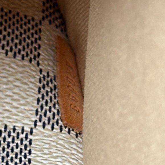 Louis Vuitton Damier Azur Totally PM - Picture 5 of 16